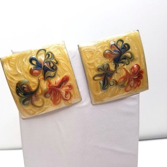 Vintage Enamel Floral Clip Earrings, Hand-painted, Enamel on Metal, 1 1/8 Inches - Picture 8 of 12